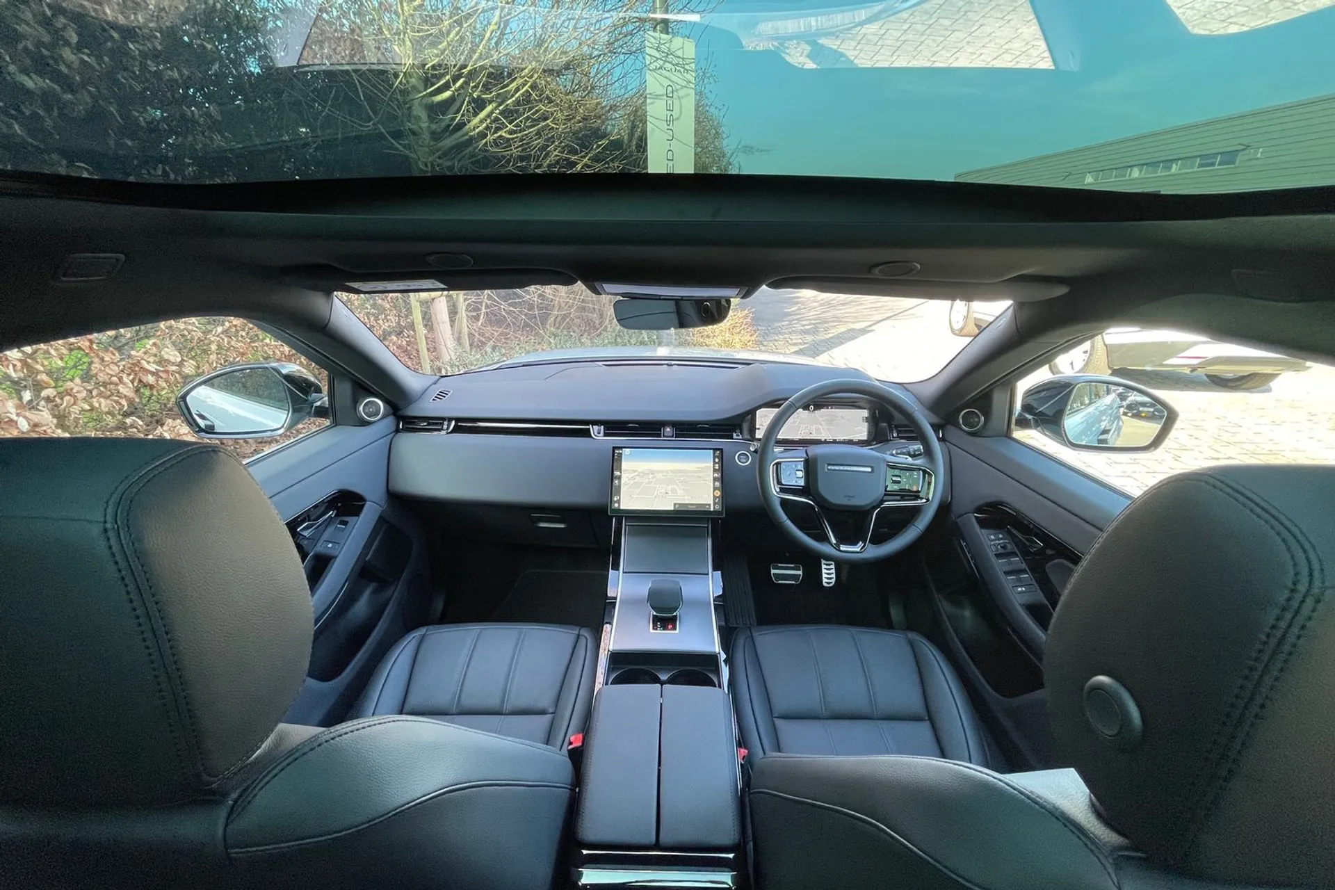 LAND ROVER RANGE ROVER EVOQUE thumbnail image number 3