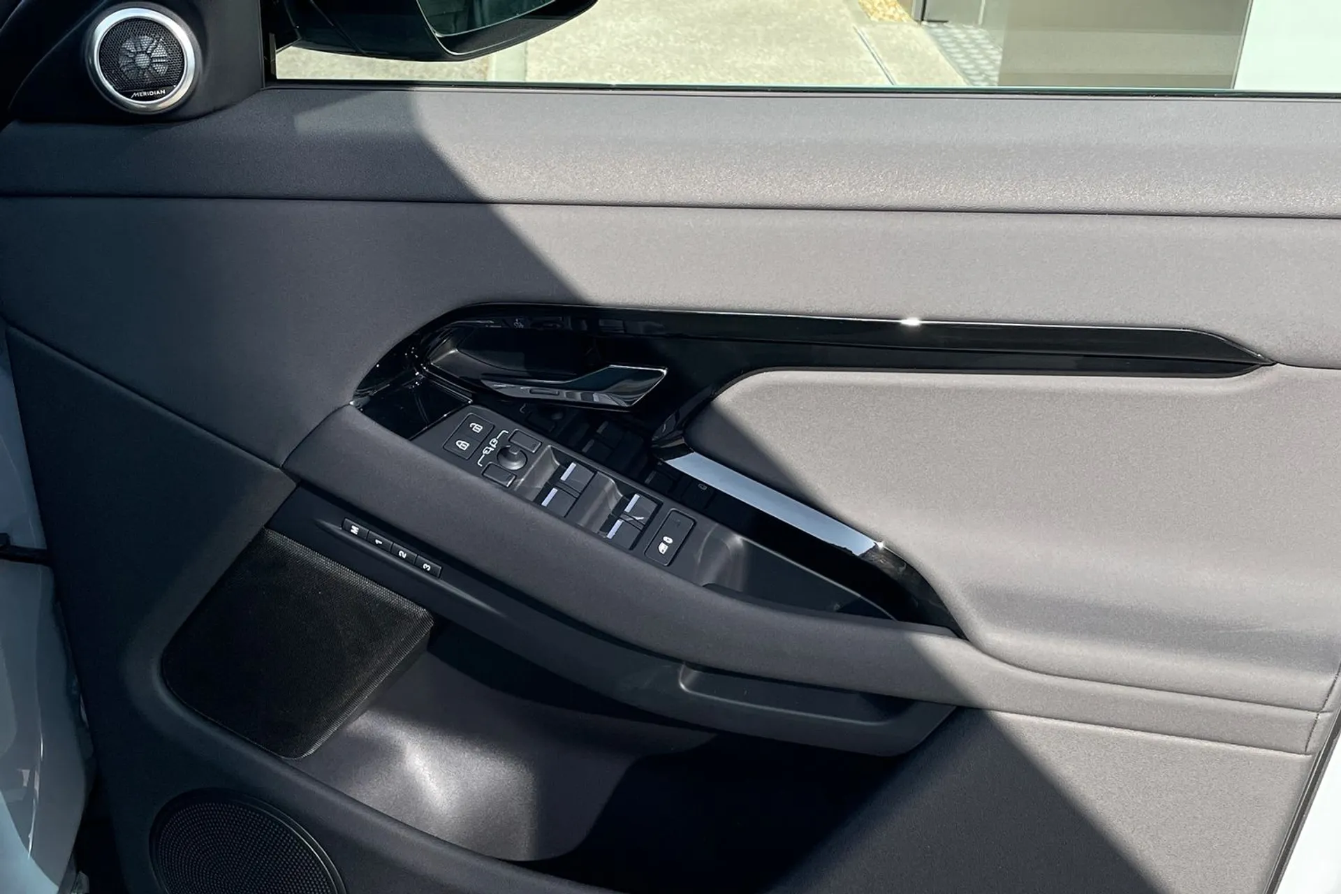 LAND ROVER RANGE ROVER EVOQUE thumbnail image number 42