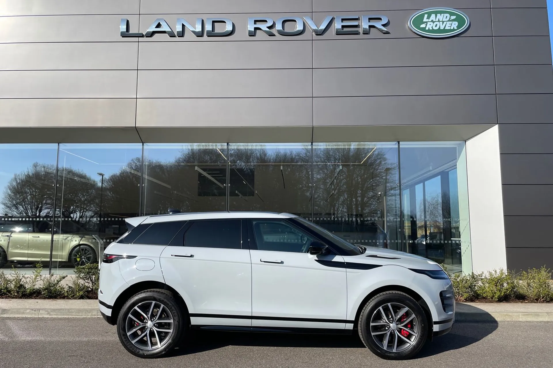 LAND ROVER RANGE ROVER EVOQUE thumbnail image number 2