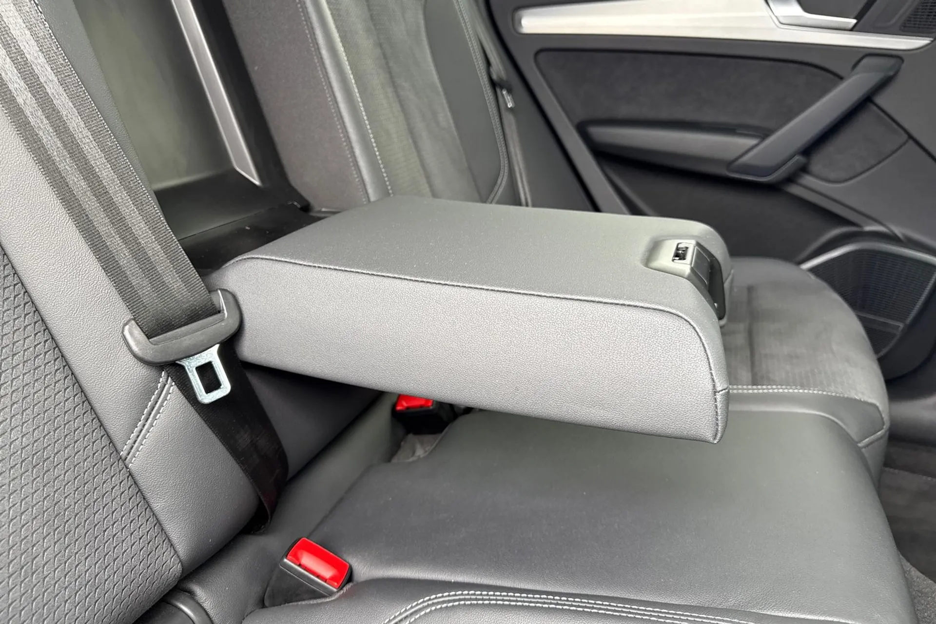 Audi Q5 thumbnail image number 42