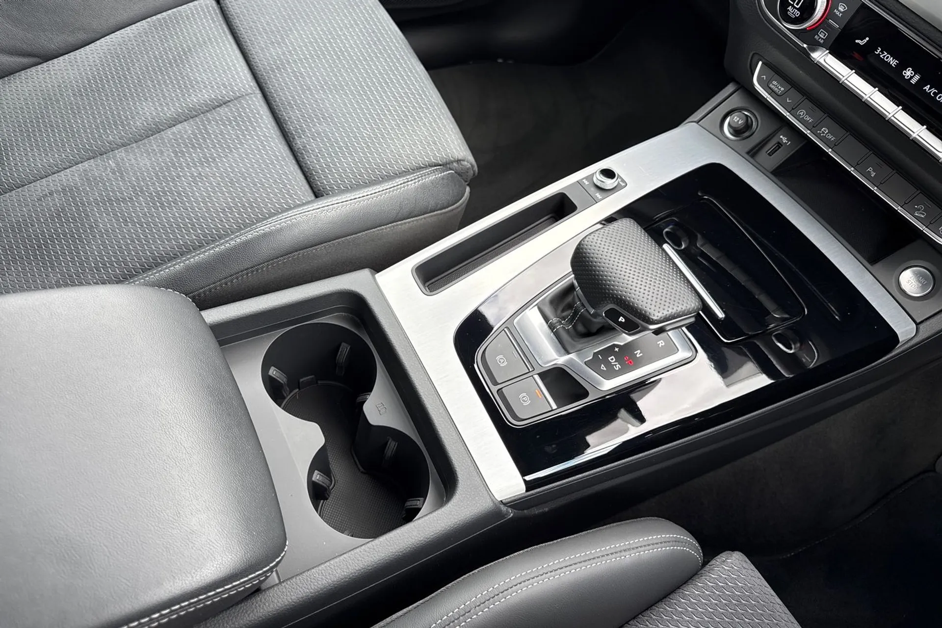 Audi Q5 thumbnail image number 35