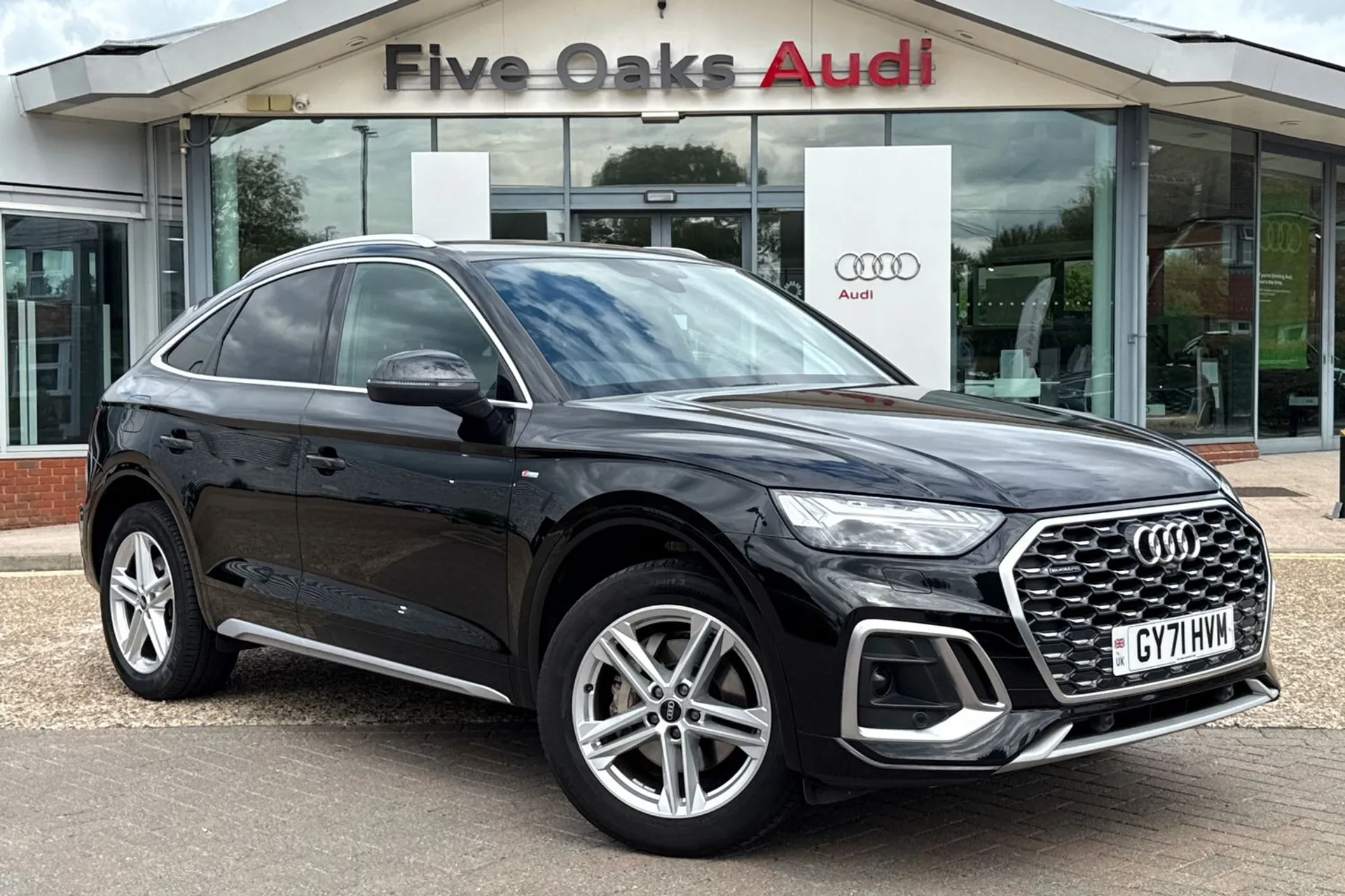 Audi Q5 focused image