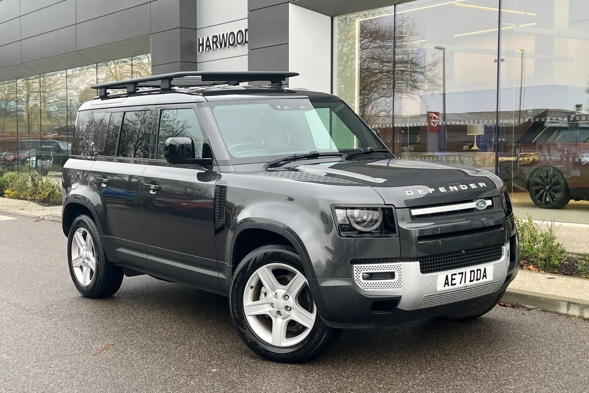 LAND ROVER DEFENDER focused image