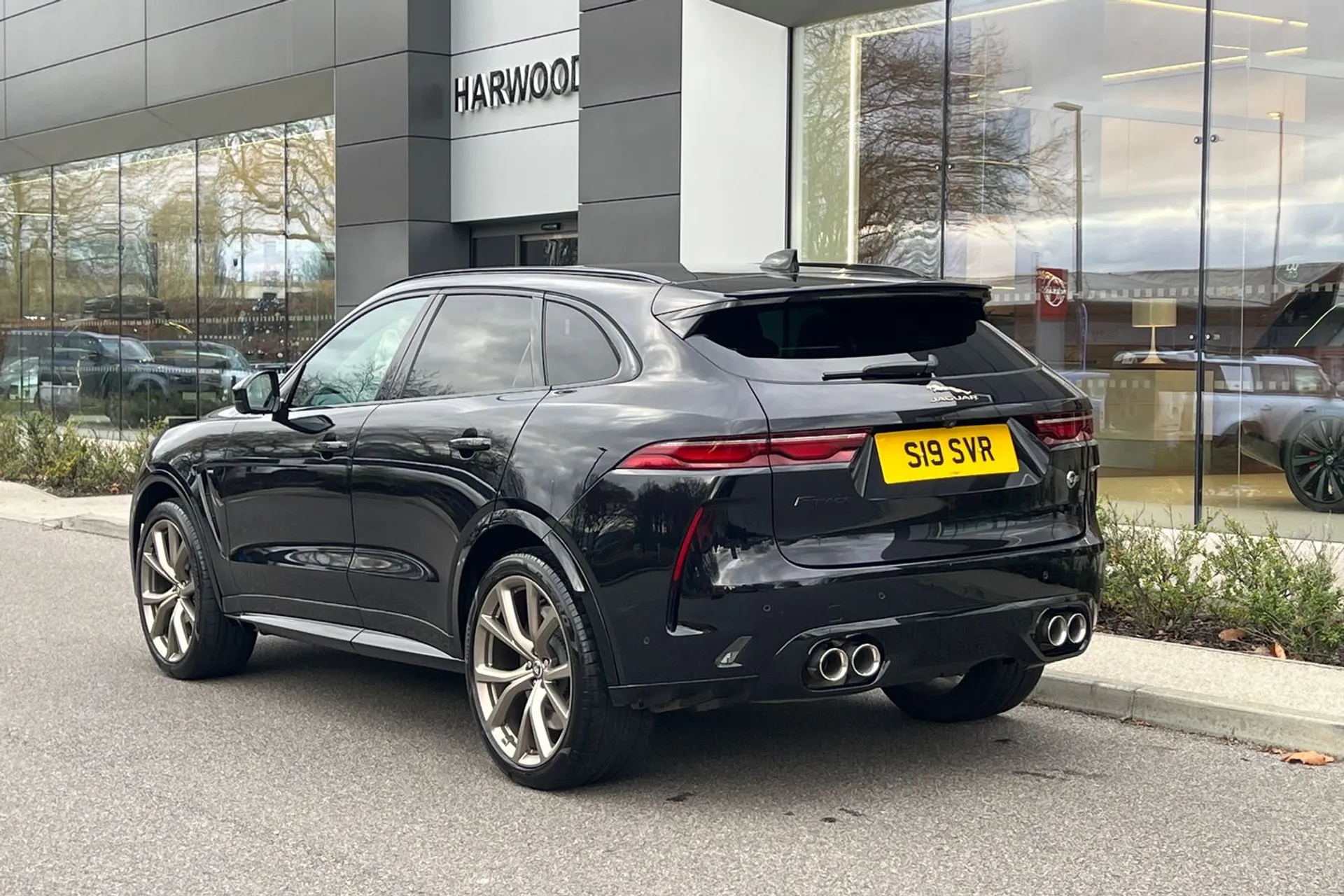 Jaguar F-PACE thumbnail image number 17