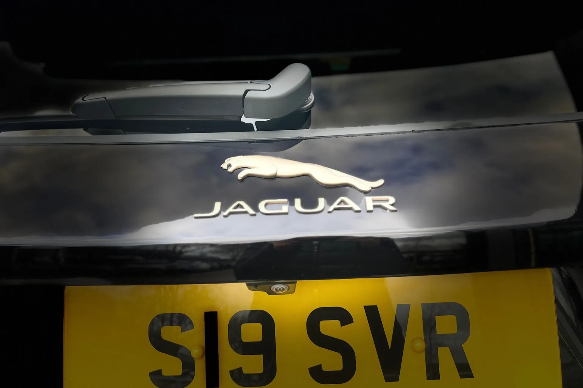 Jaguar F-PACE thumbnail image number 38