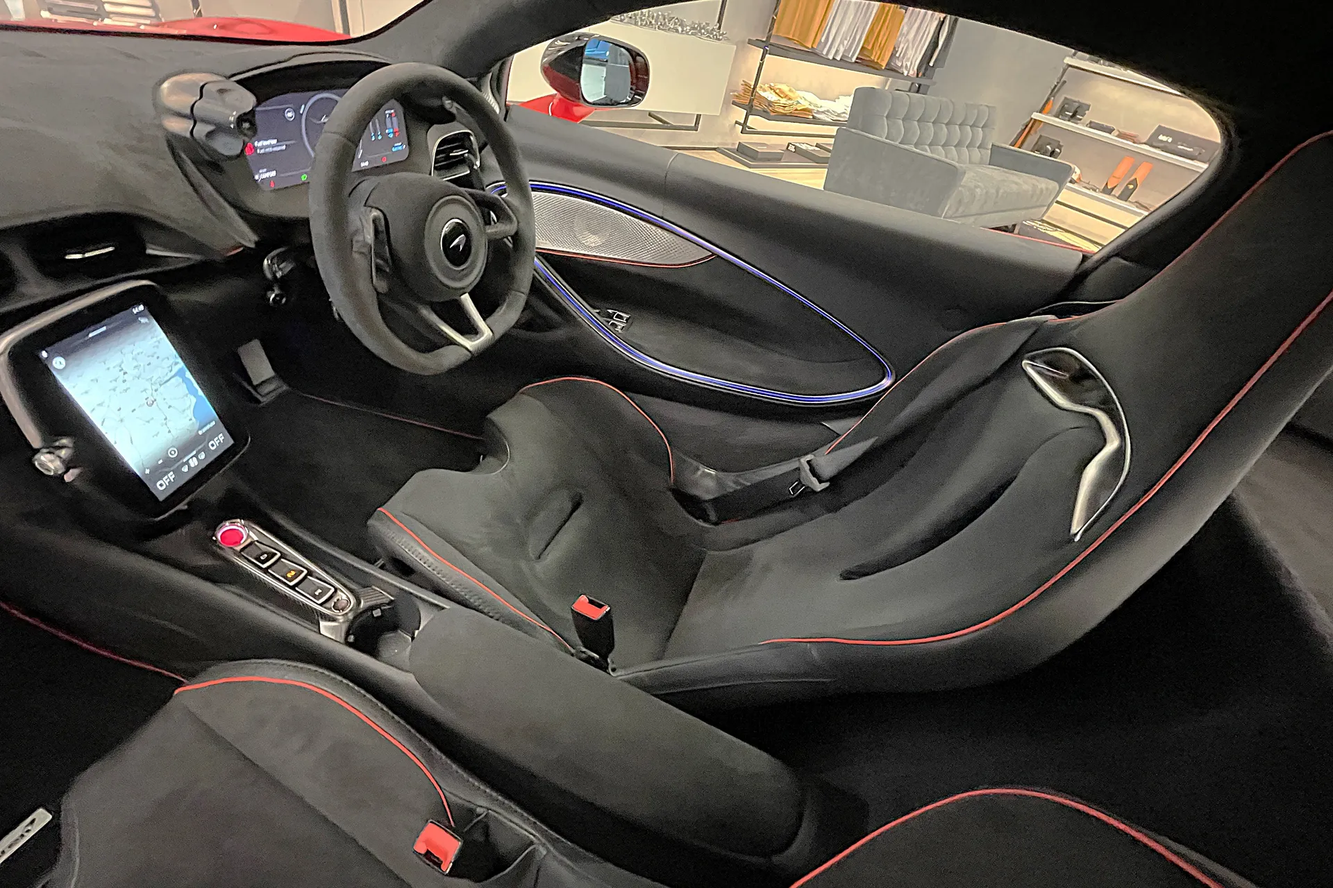 McLaren ARTURA thumbnail image number 11