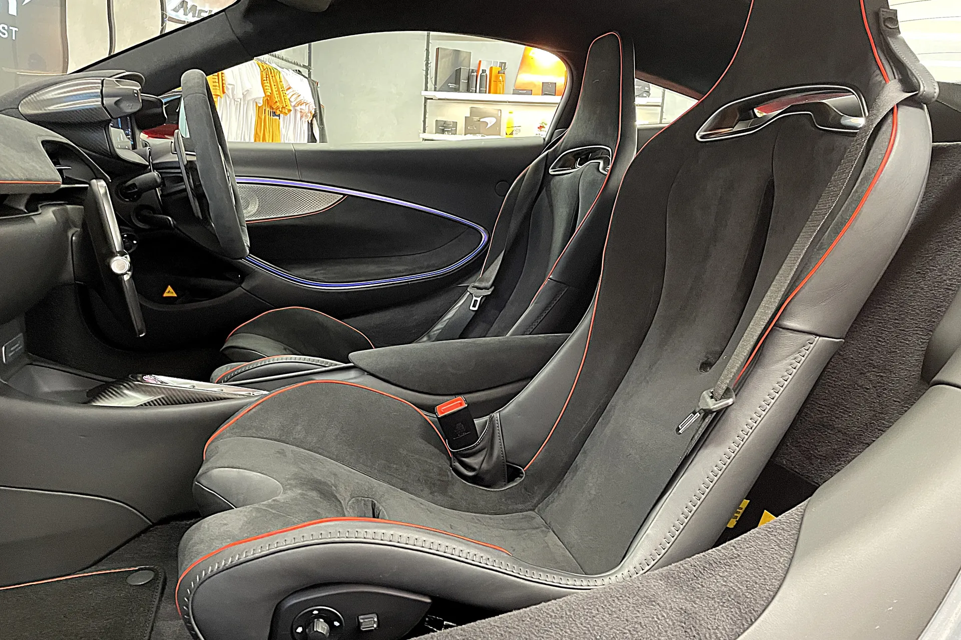 McLaren ARTURA thumbnail image number 7