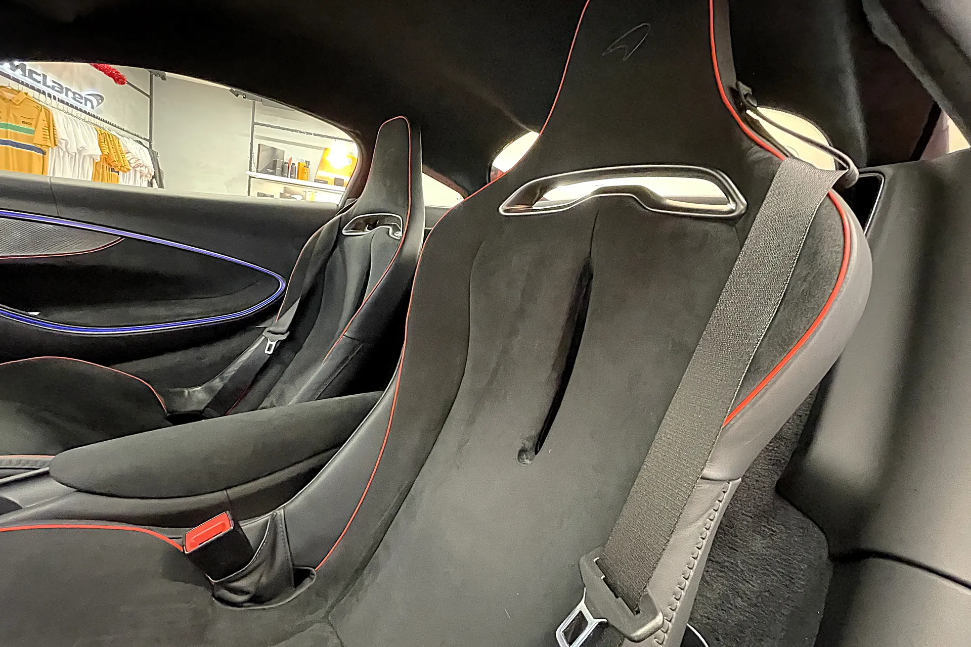 McLaren ARTURA thumbnail image number 10