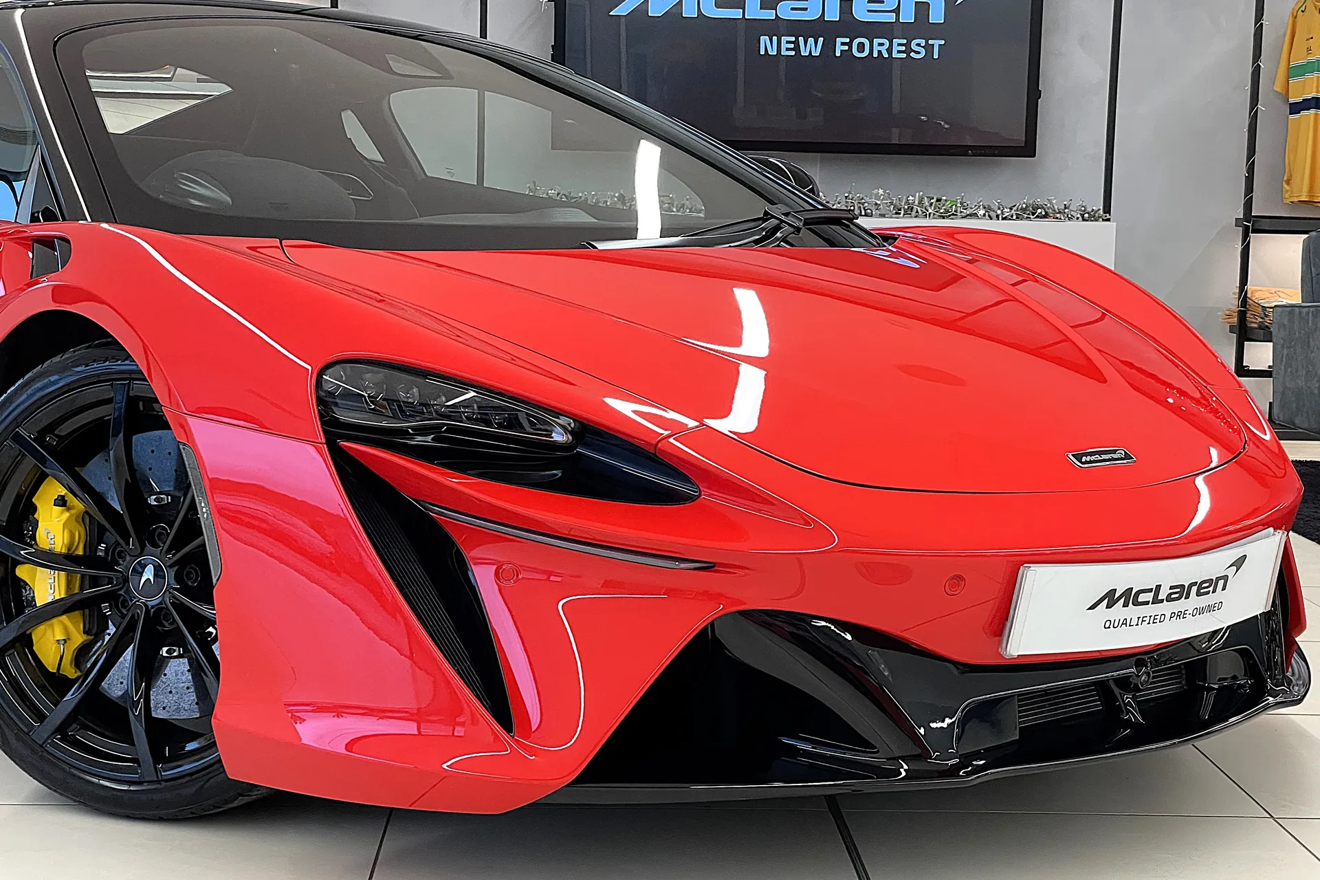 McLaren ARTURA thumbnail image number 2