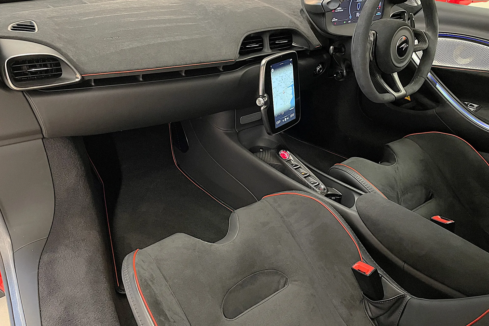 McLaren ARTURA thumbnail image number 30