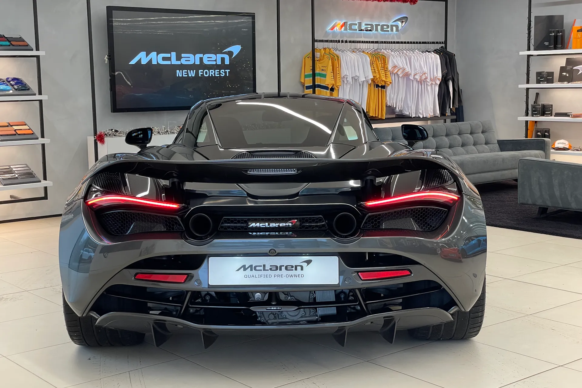 McLaren 720 thumbnail image number 15