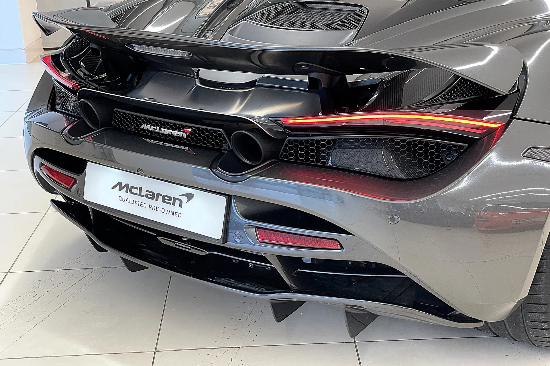 McLaren 720 thumbnail image number 17