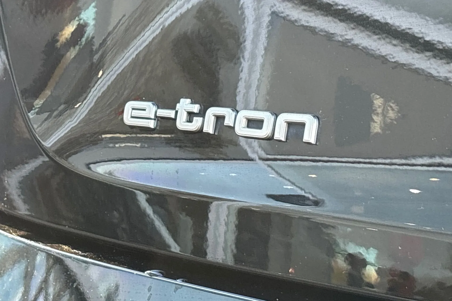 Audi e-tron thumbnail image number 48