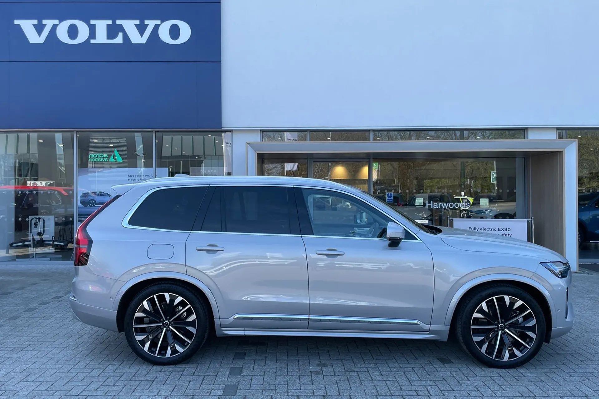 Volvo XC90 thumbnail image number 2