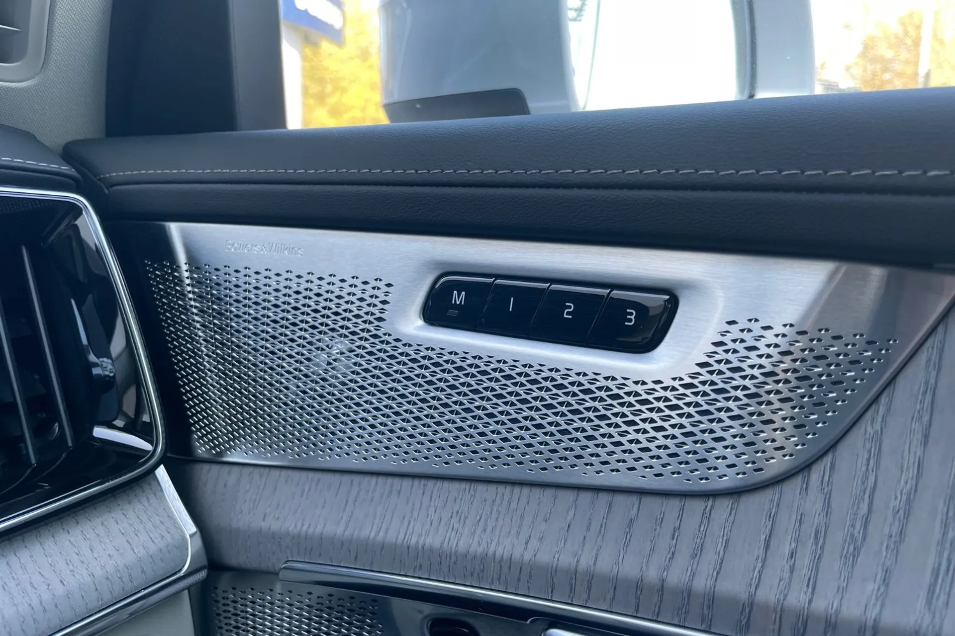 Volvo XC90 thumbnail image number 45