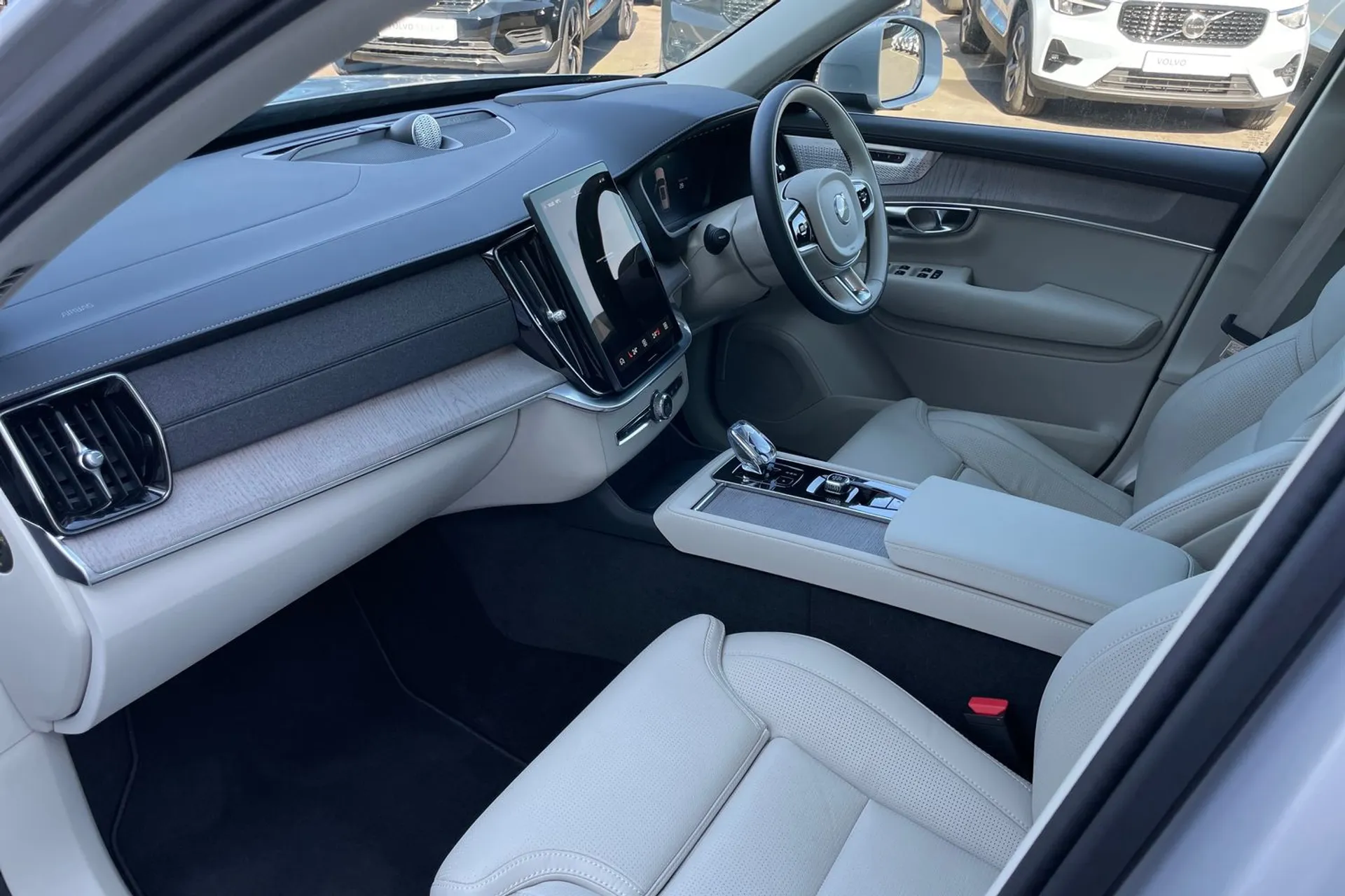 Volvo XC90 thumbnail image number 28
