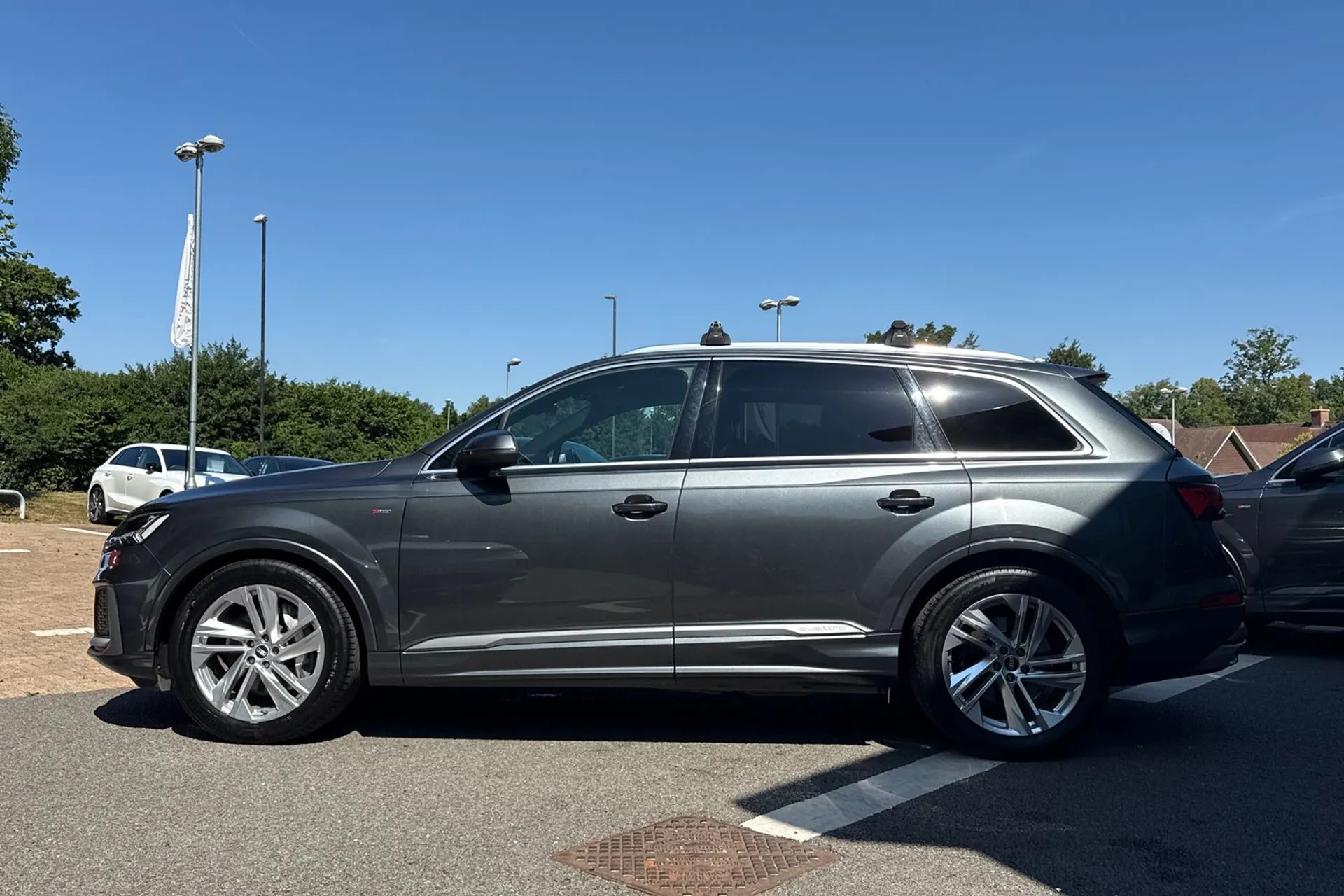 Audi Q7 thumbnail image number 9