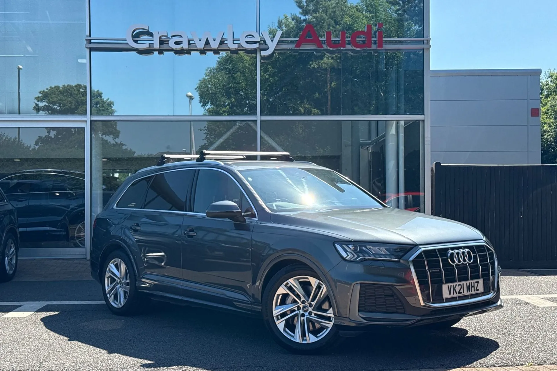 Audi Q7 focused image
