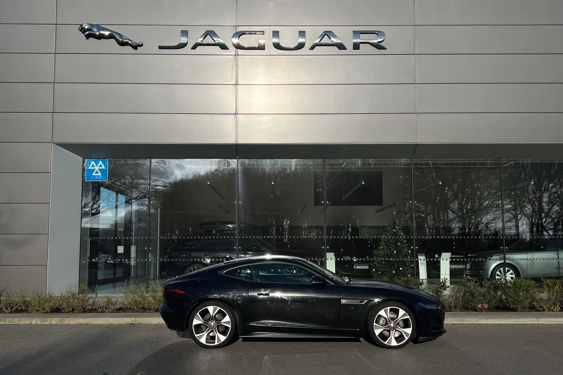 Jaguar F-TYPE thumbnail image number 4