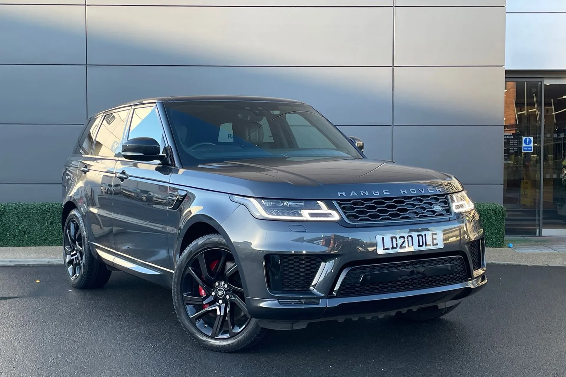 LAND ROVER RANGE ROVER SPORT focused image