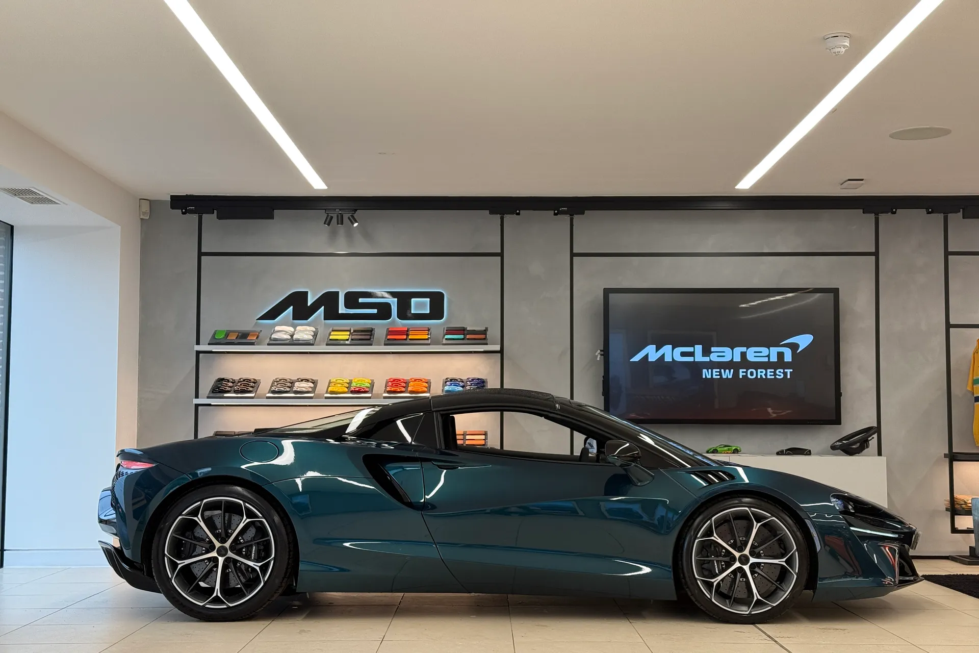 McLaren ARTURA thumbnail image number 31