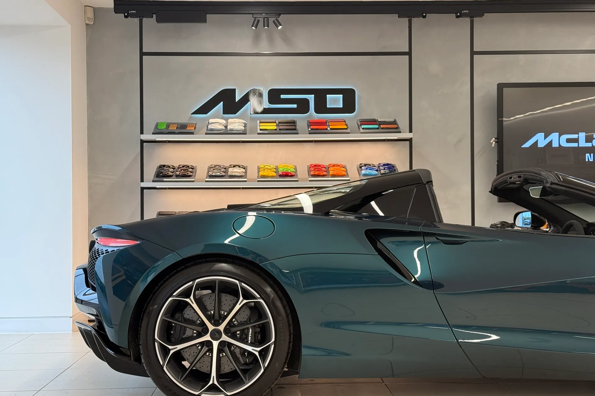 McLaren ARTURA thumbnail image number 7