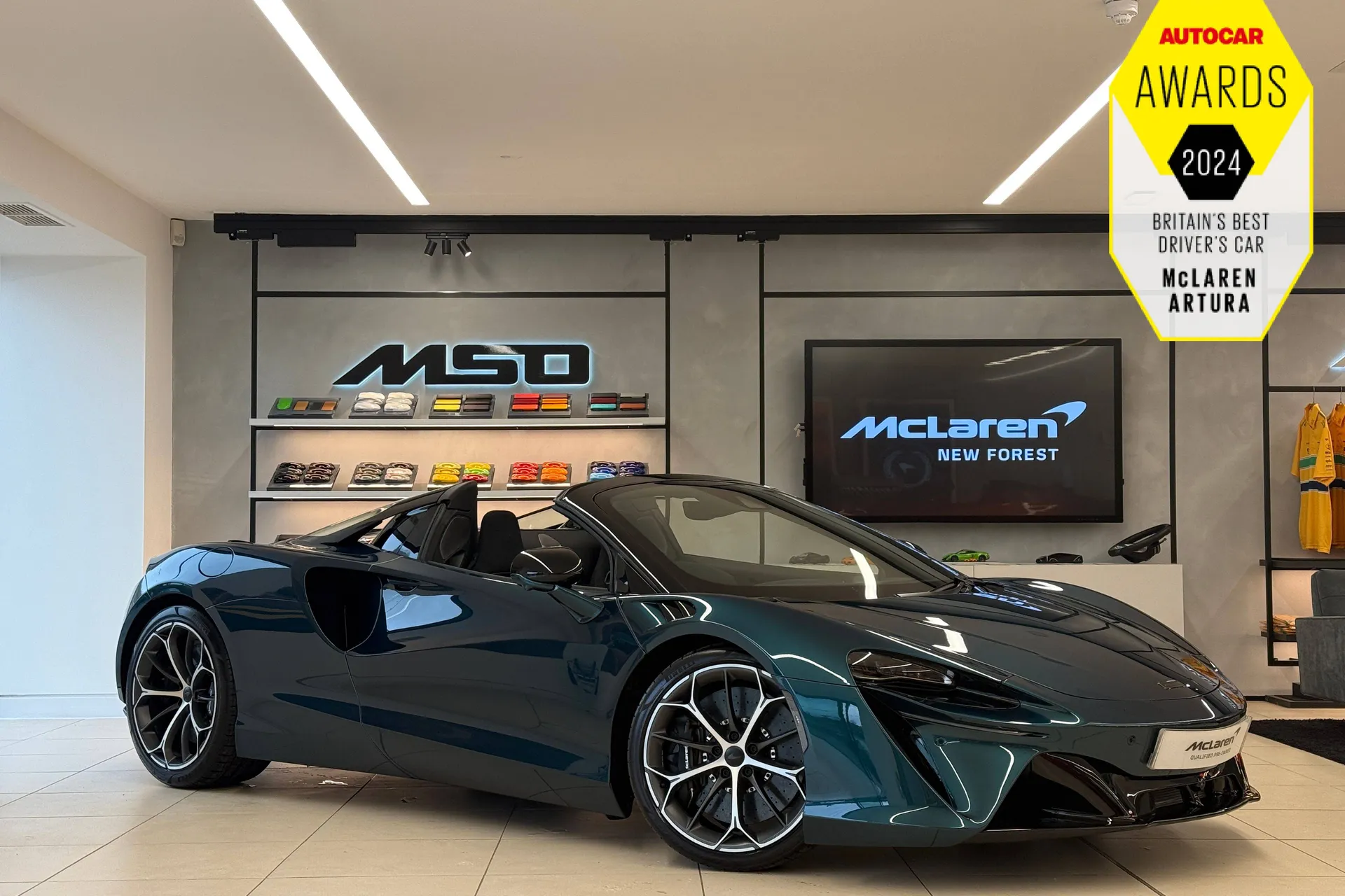 McLaren ARTURA focused image