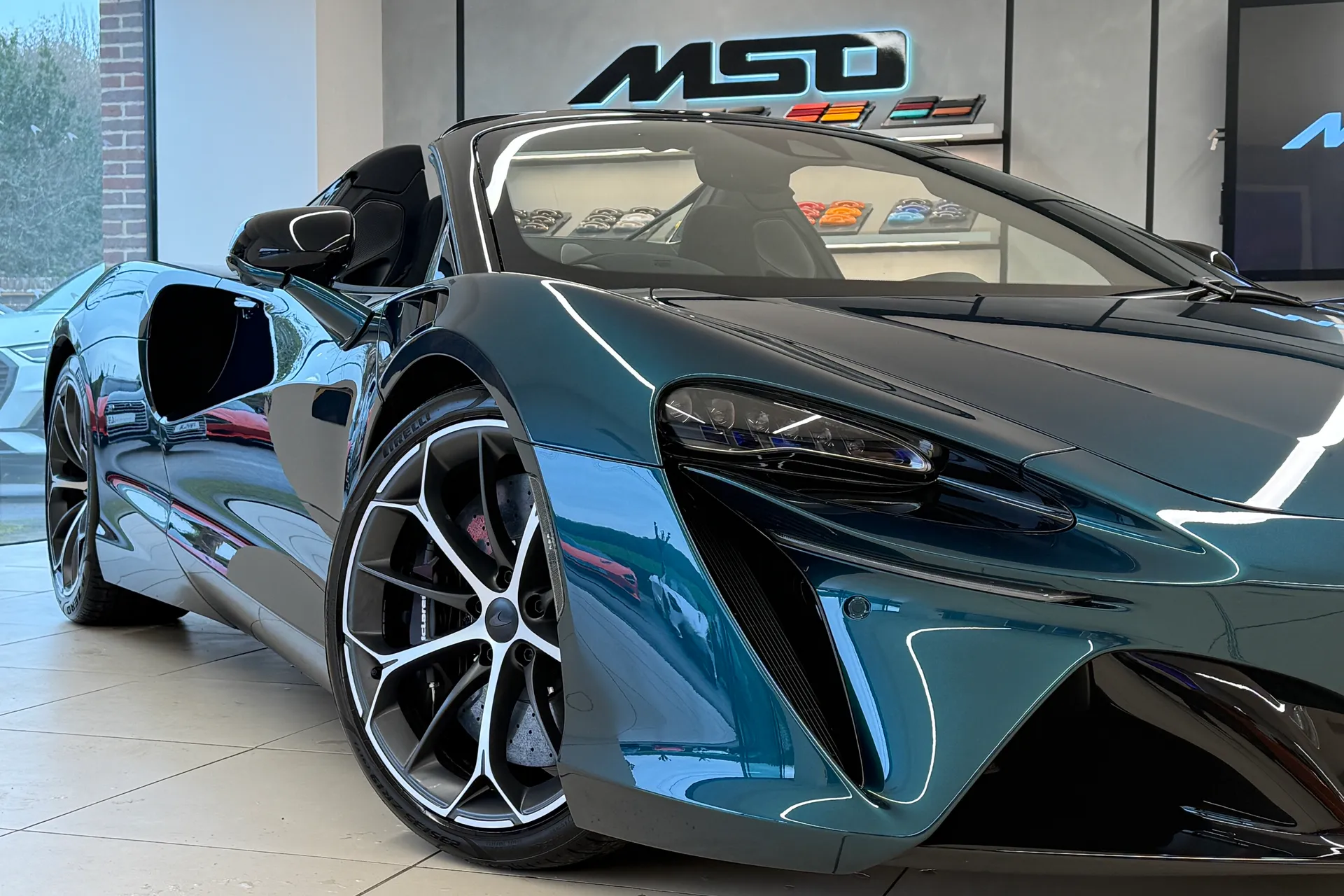 McLaren ARTURA thumbnail image number 4
