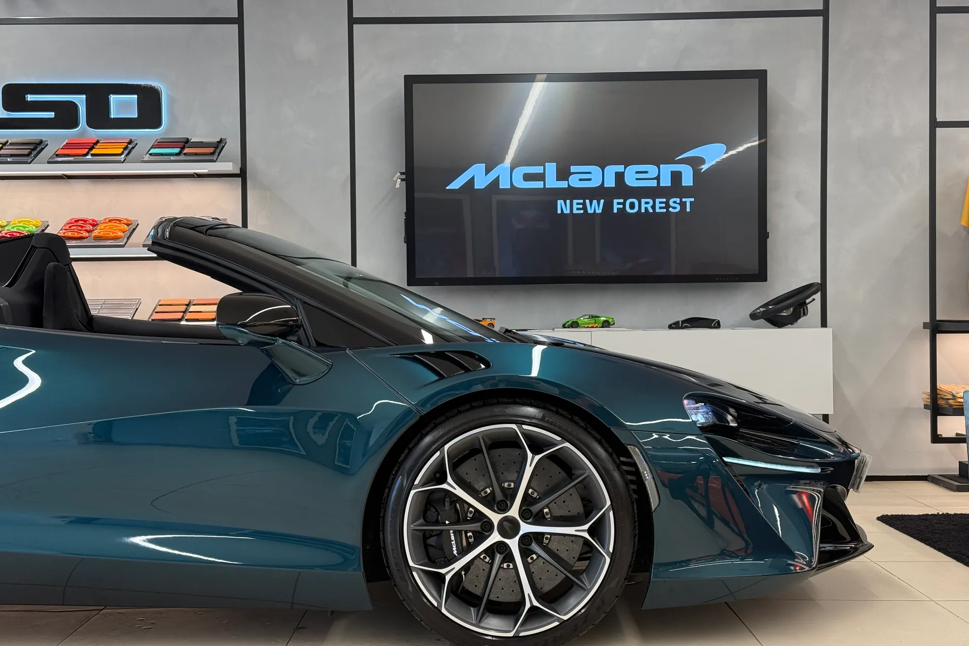 McLaren ARTURA thumbnail image number 6