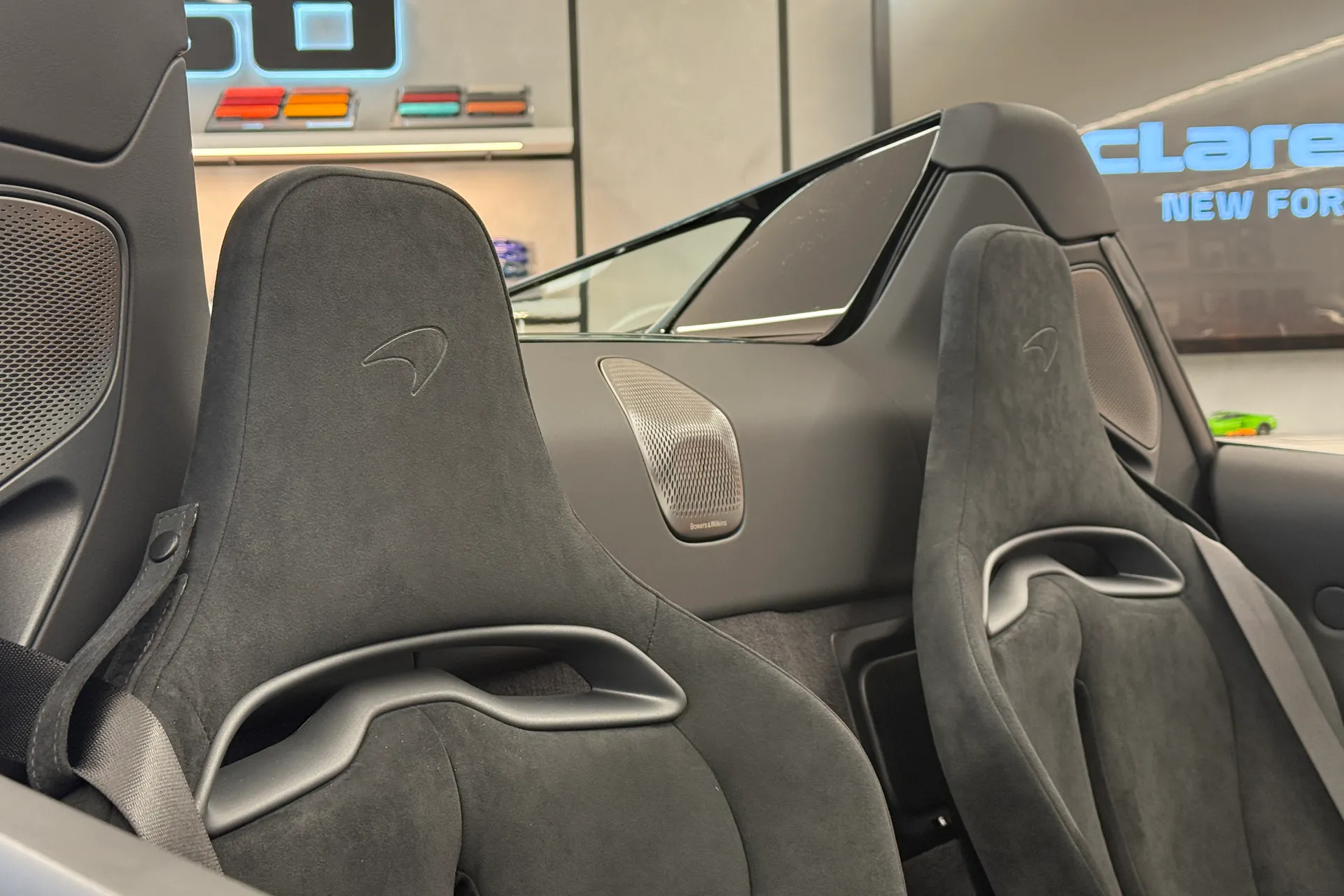McLaren ARTURA thumbnail image number 8