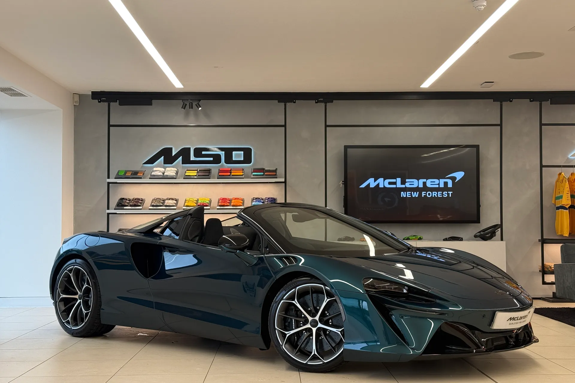 McLaren ARTURA thumbnail image number 36