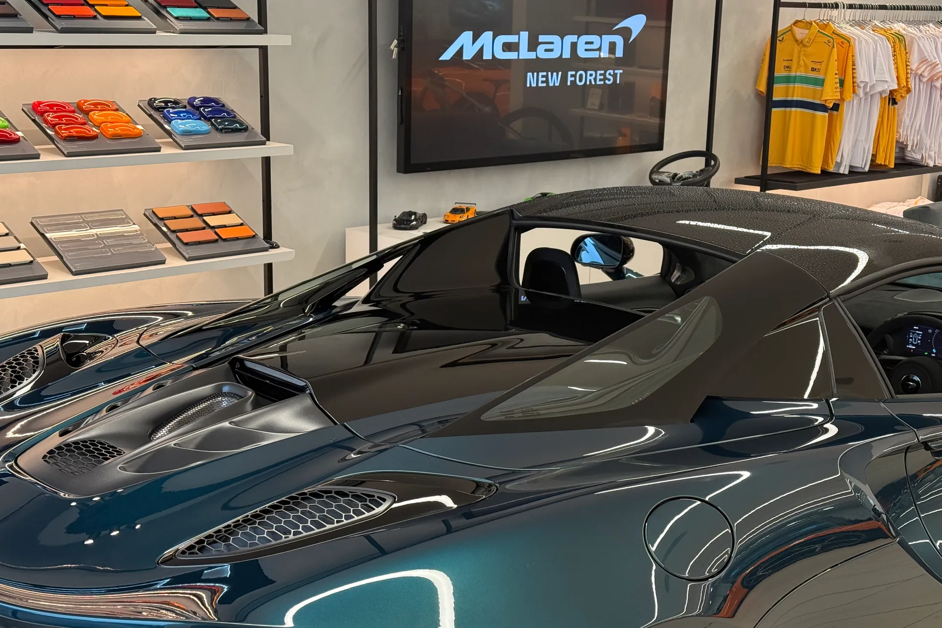 McLaren ARTURA thumbnail image number 32
