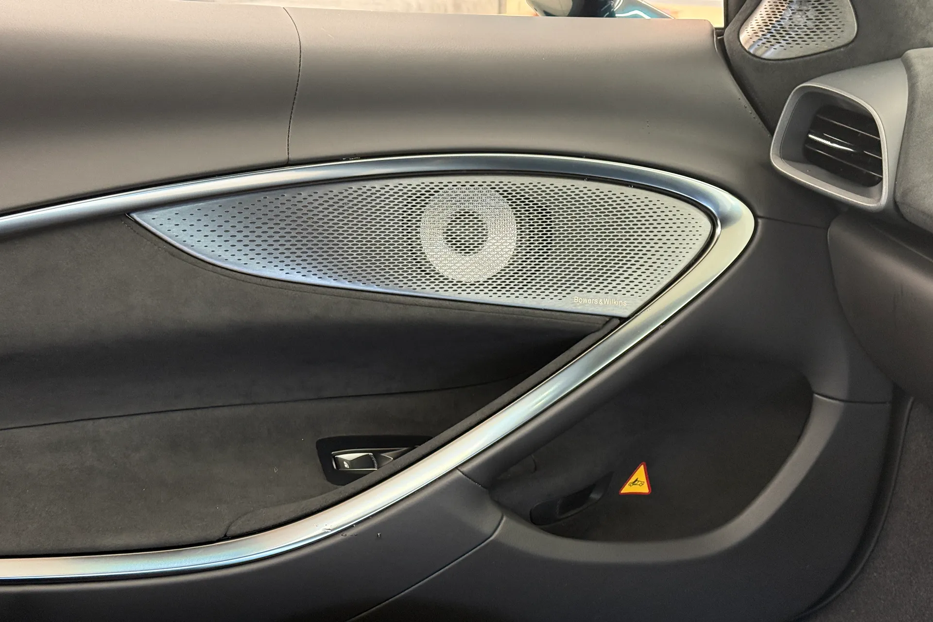 McLaren ARTURA thumbnail image number 11