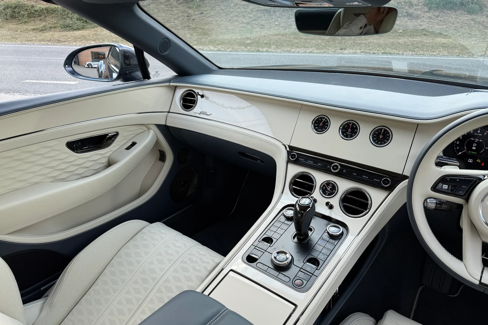 Bentley CONTINENTAL GTC thumbnail image number 44