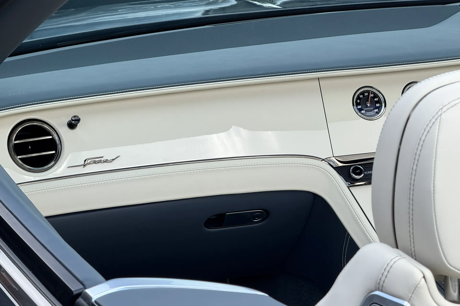 Bentley CONTINENTAL GTC thumbnail image number 28