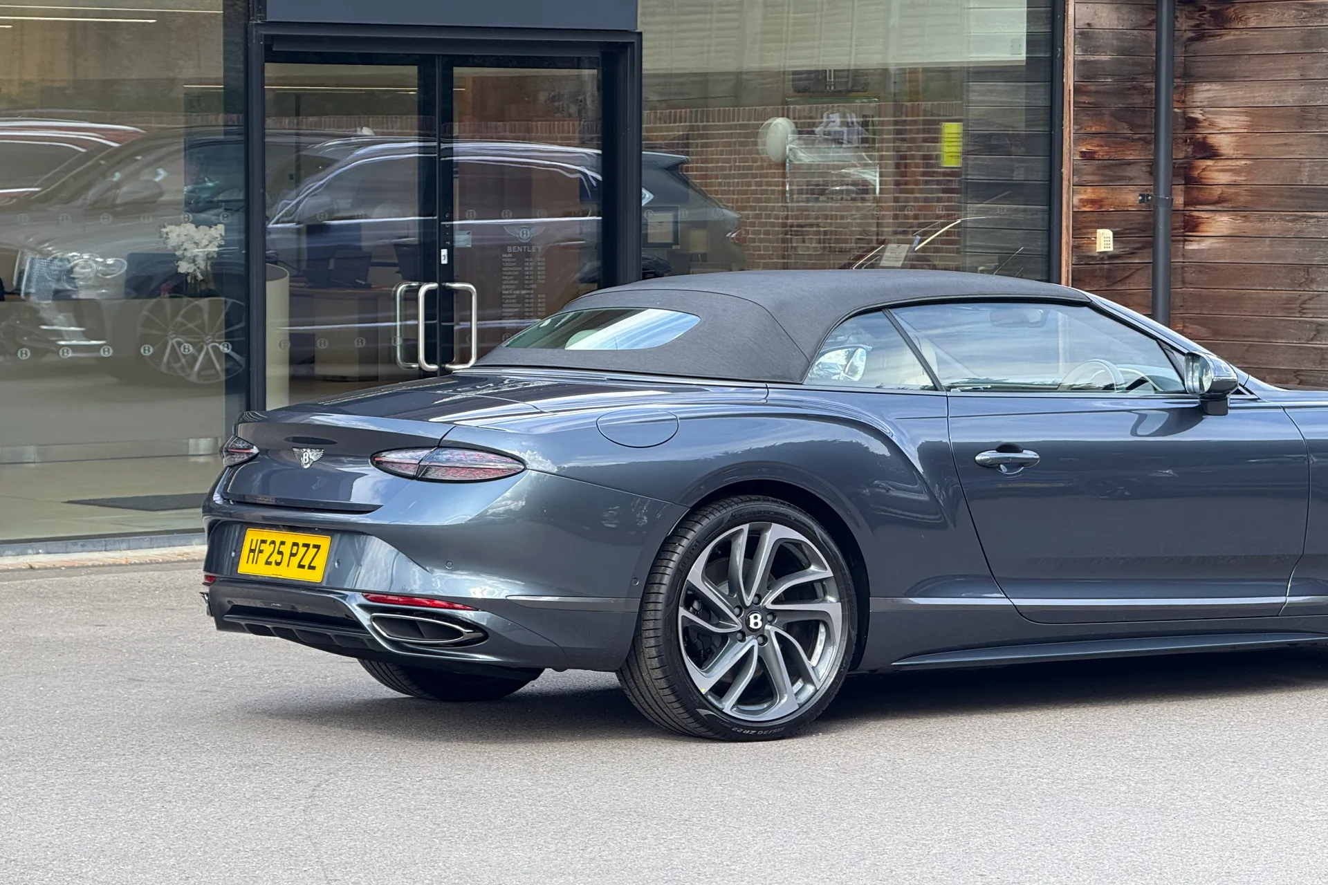 Bentley CONTINENTAL GTC thumbnail image number 37