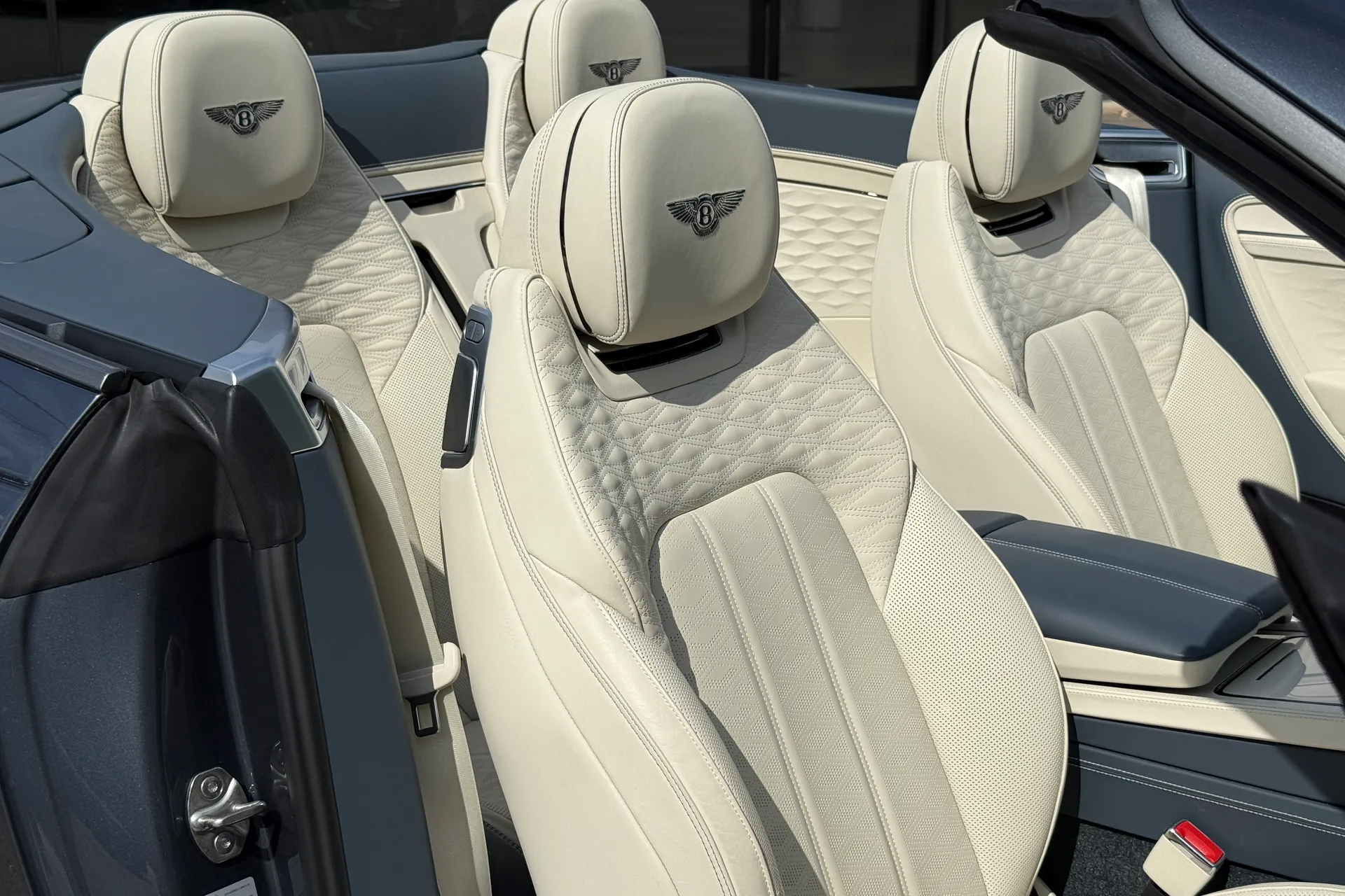 Bentley CONTINENTAL GTC thumbnail image number 12