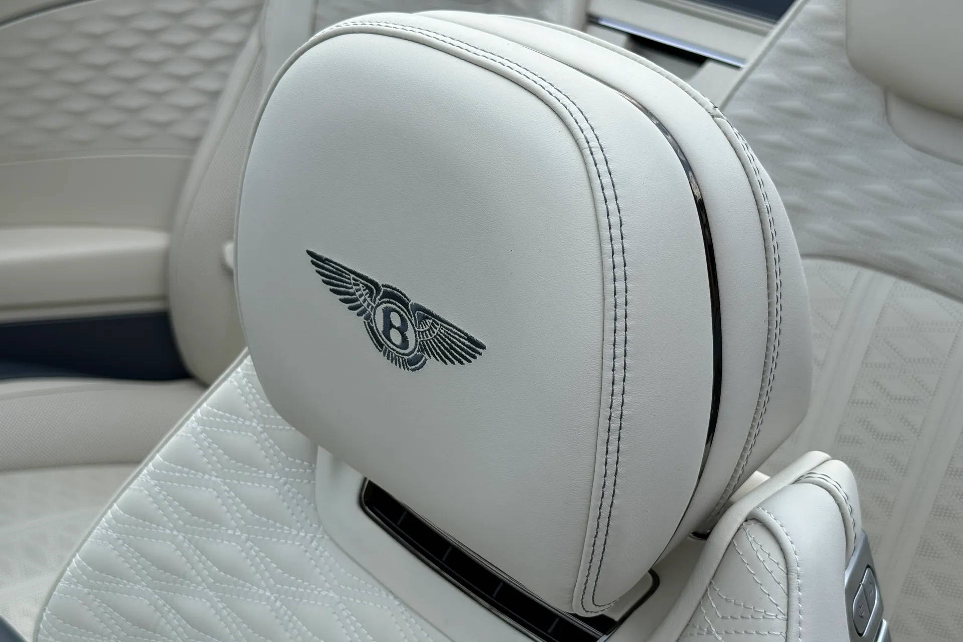 Bentley CONTINENTAL GTC thumbnail image number 34