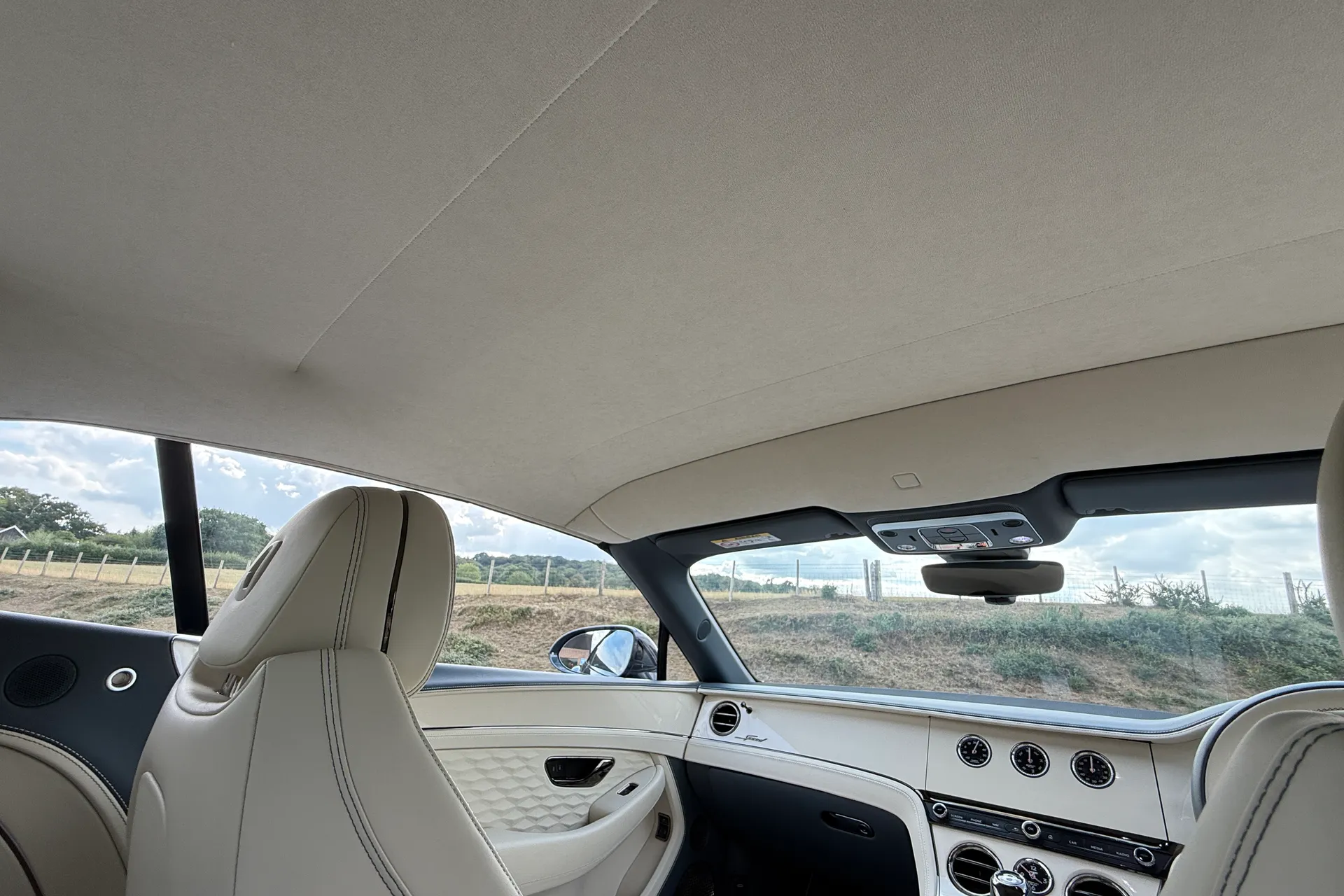 Bentley CONTINENTAL GTC thumbnail image number 45