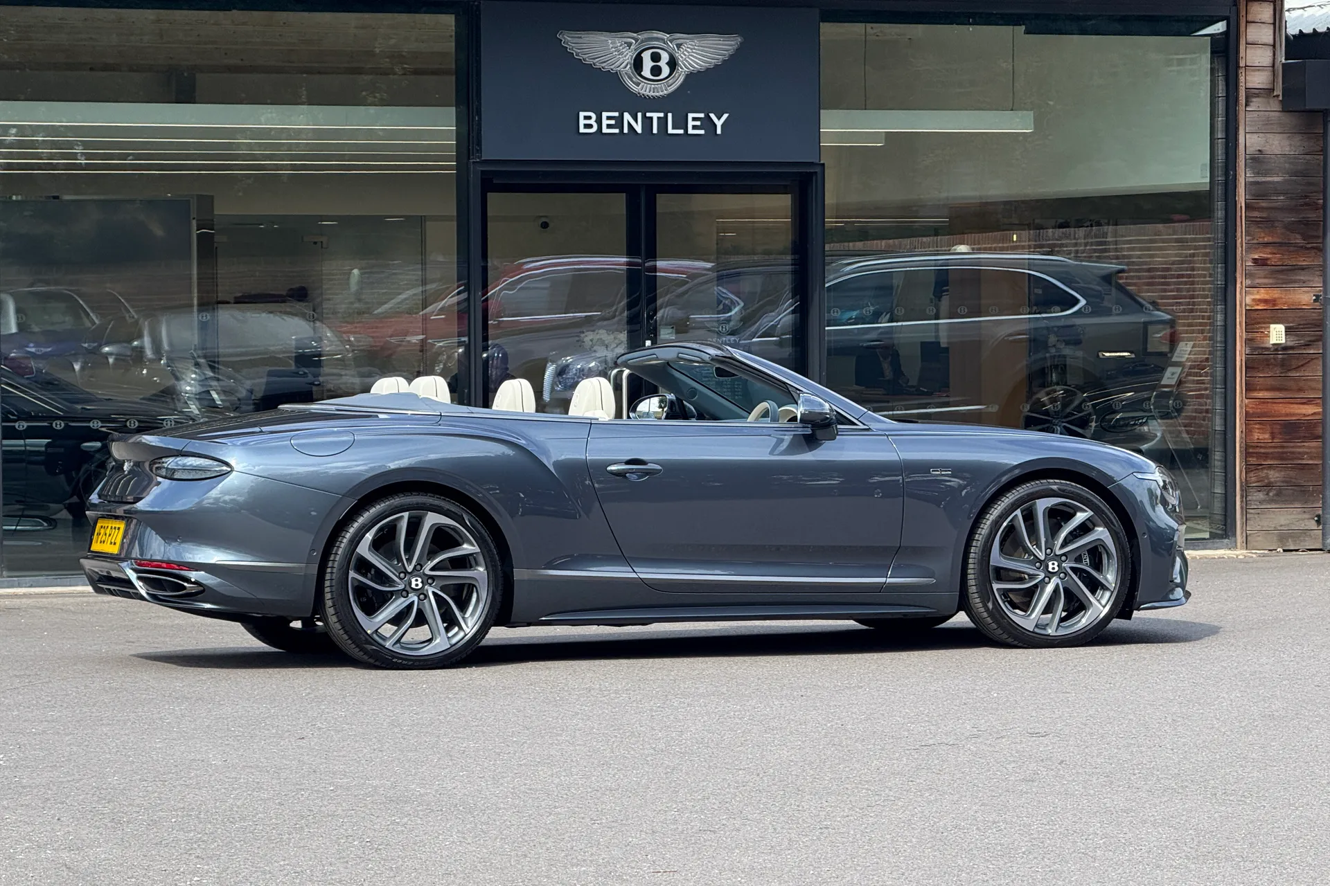 Bentley CONTINENTAL GTC thumbnail image number 10