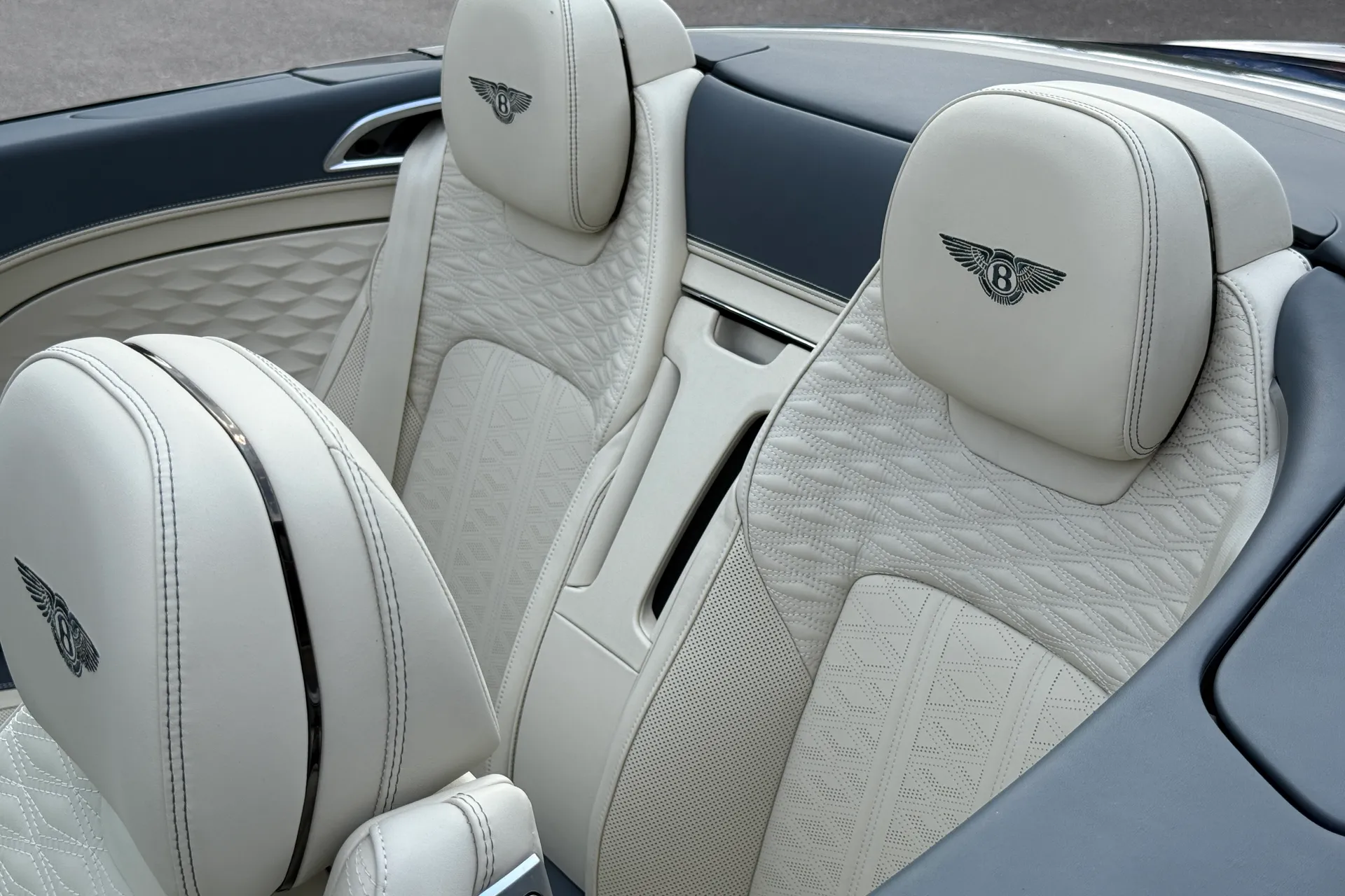 Bentley CONTINENTAL GTC thumbnail image number 31
