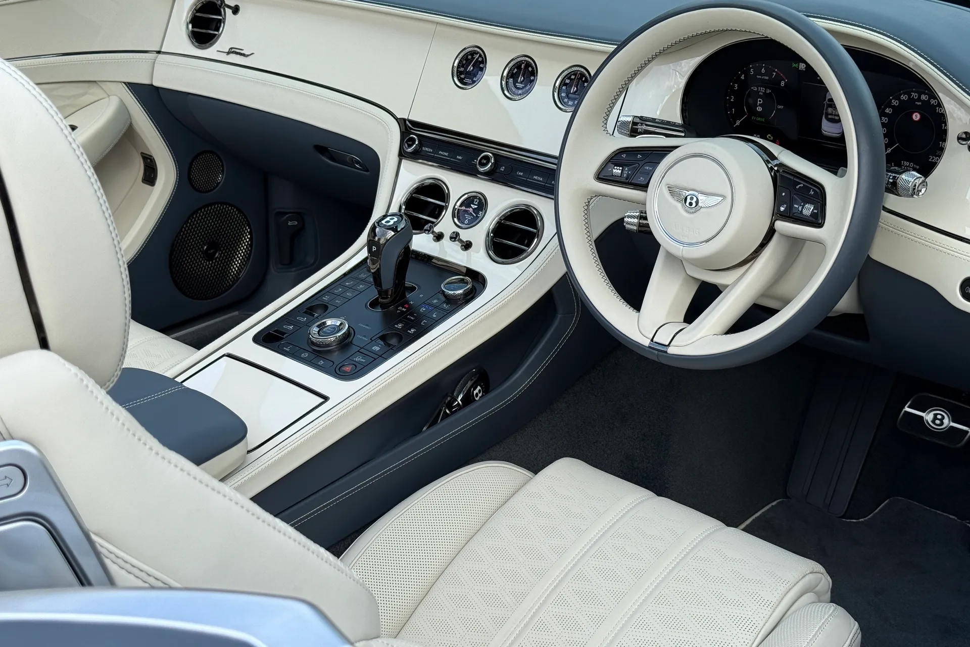 Bentley CONTINENTAL GTC thumbnail image number 22