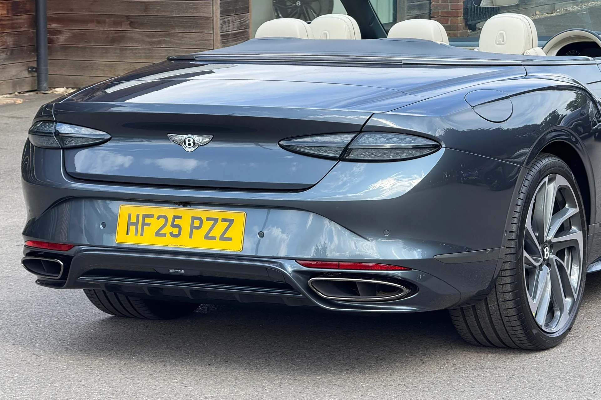 Bentley CONTINENTAL GTC thumbnail image number 21