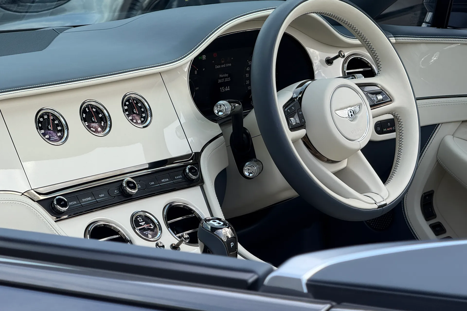 Bentley CONTINENTAL GTC thumbnail image number 29