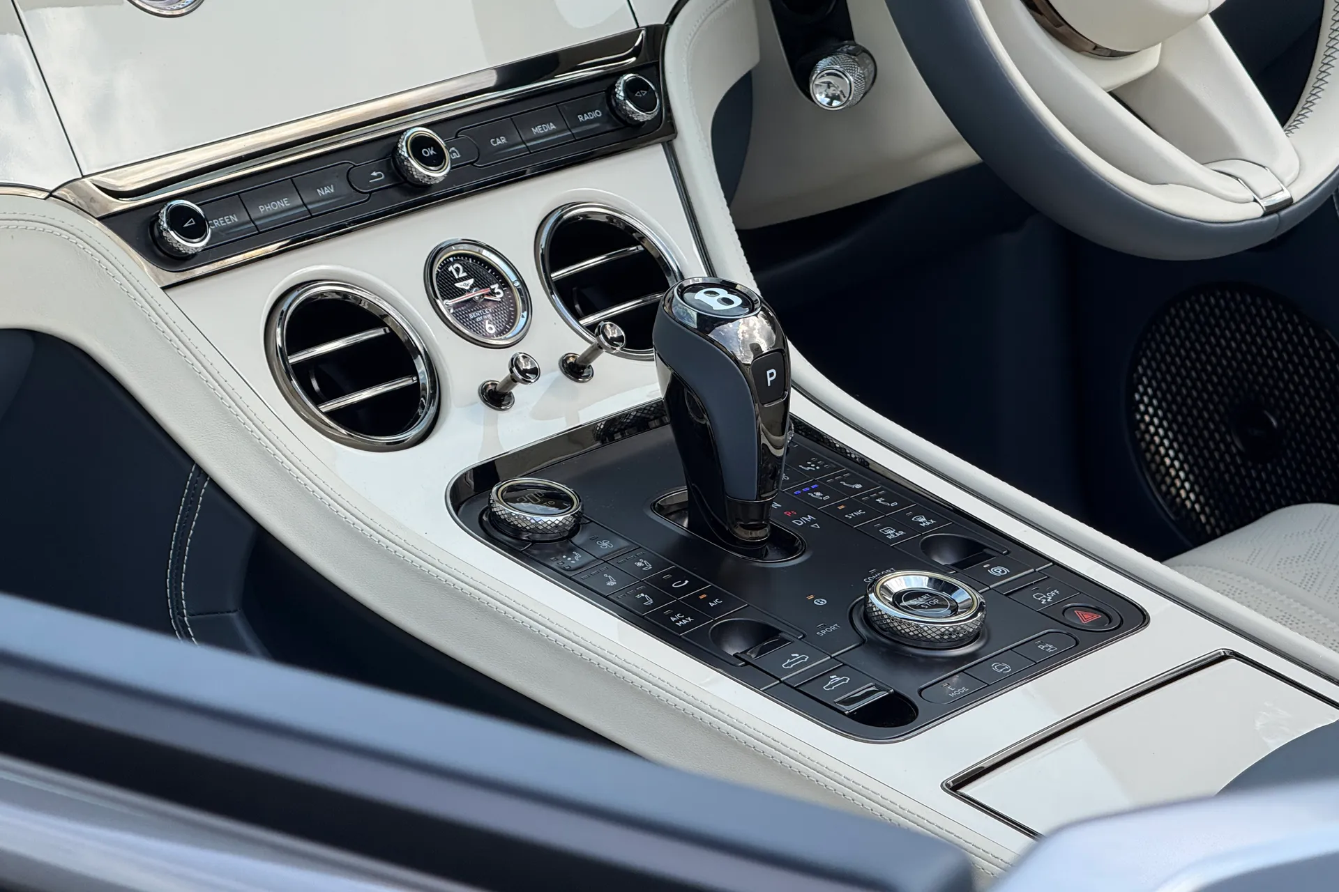 Bentley CONTINENTAL GTC thumbnail image number 30