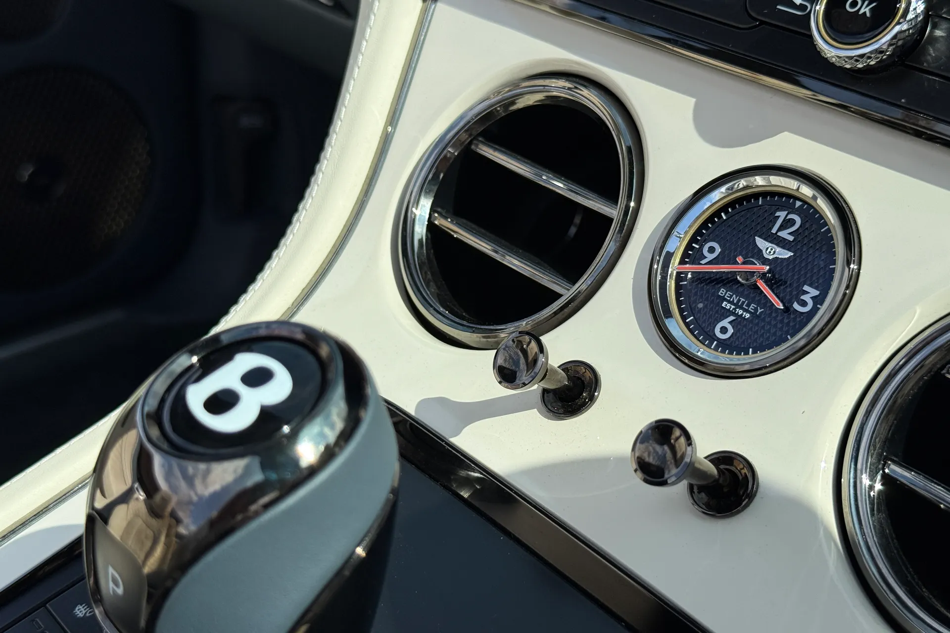 Bentley CONTINENTAL GTC thumbnail image number 14