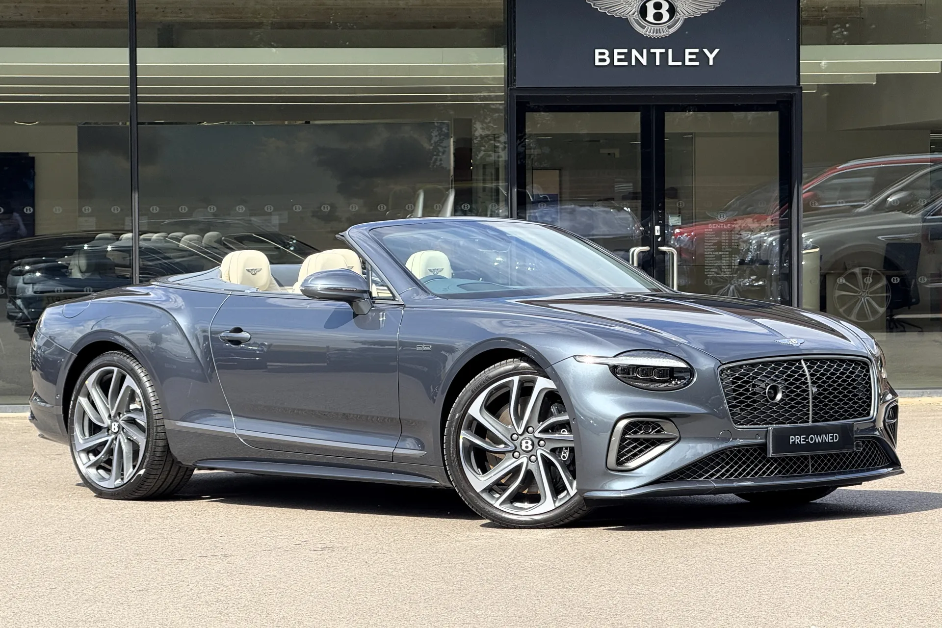 Bentley CONTINENTAL GTC focused image