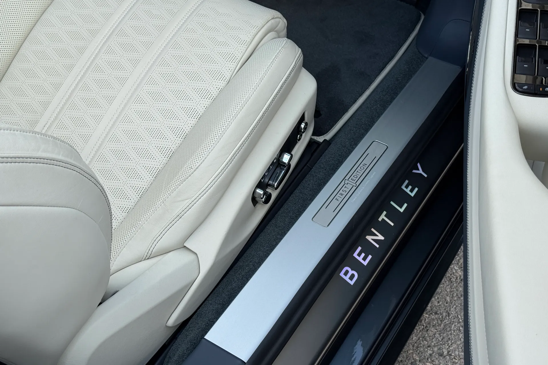Bentley CONTINENTAL GTC thumbnail image number 23