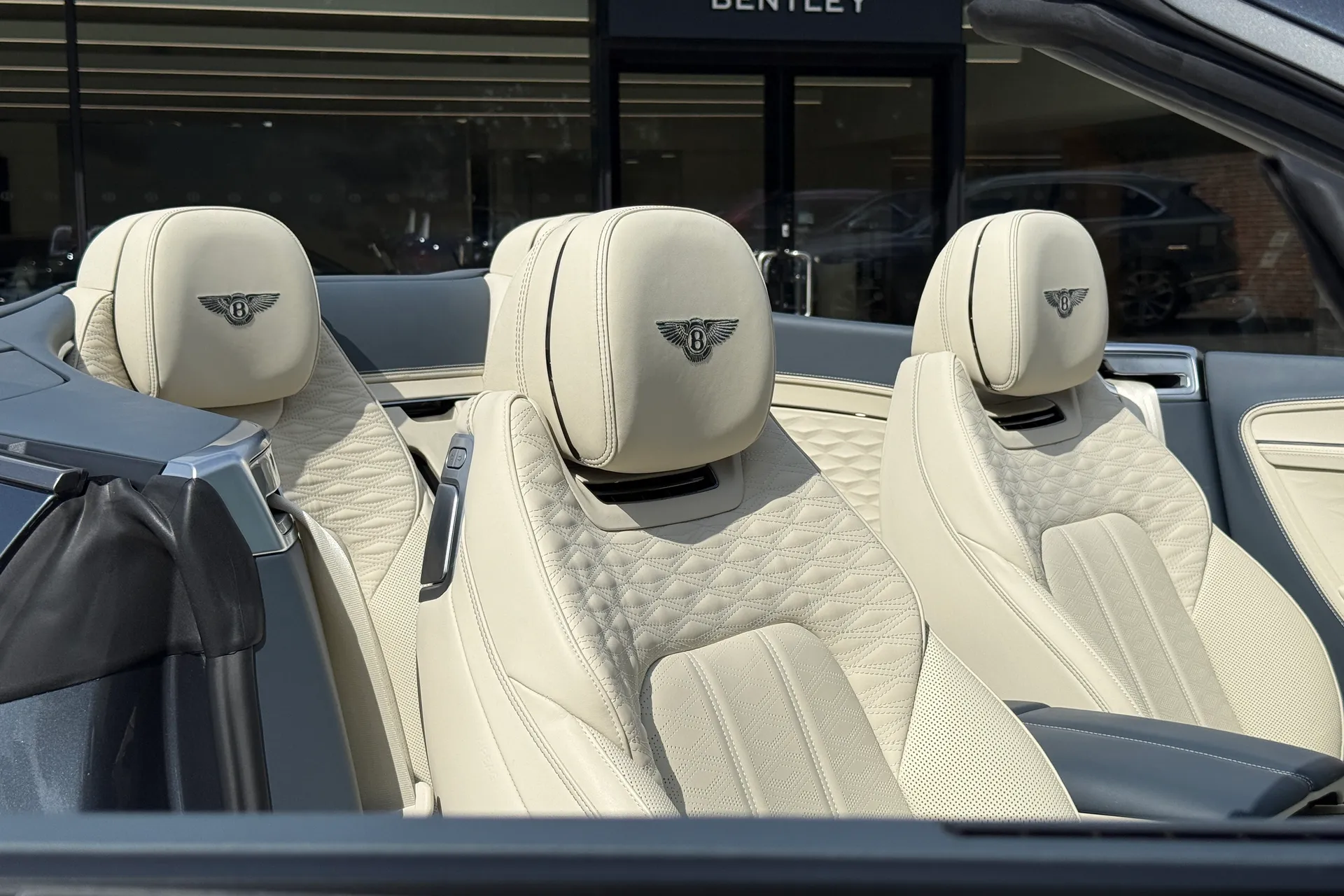 Bentley CONTINENTAL GTC thumbnail image number 11