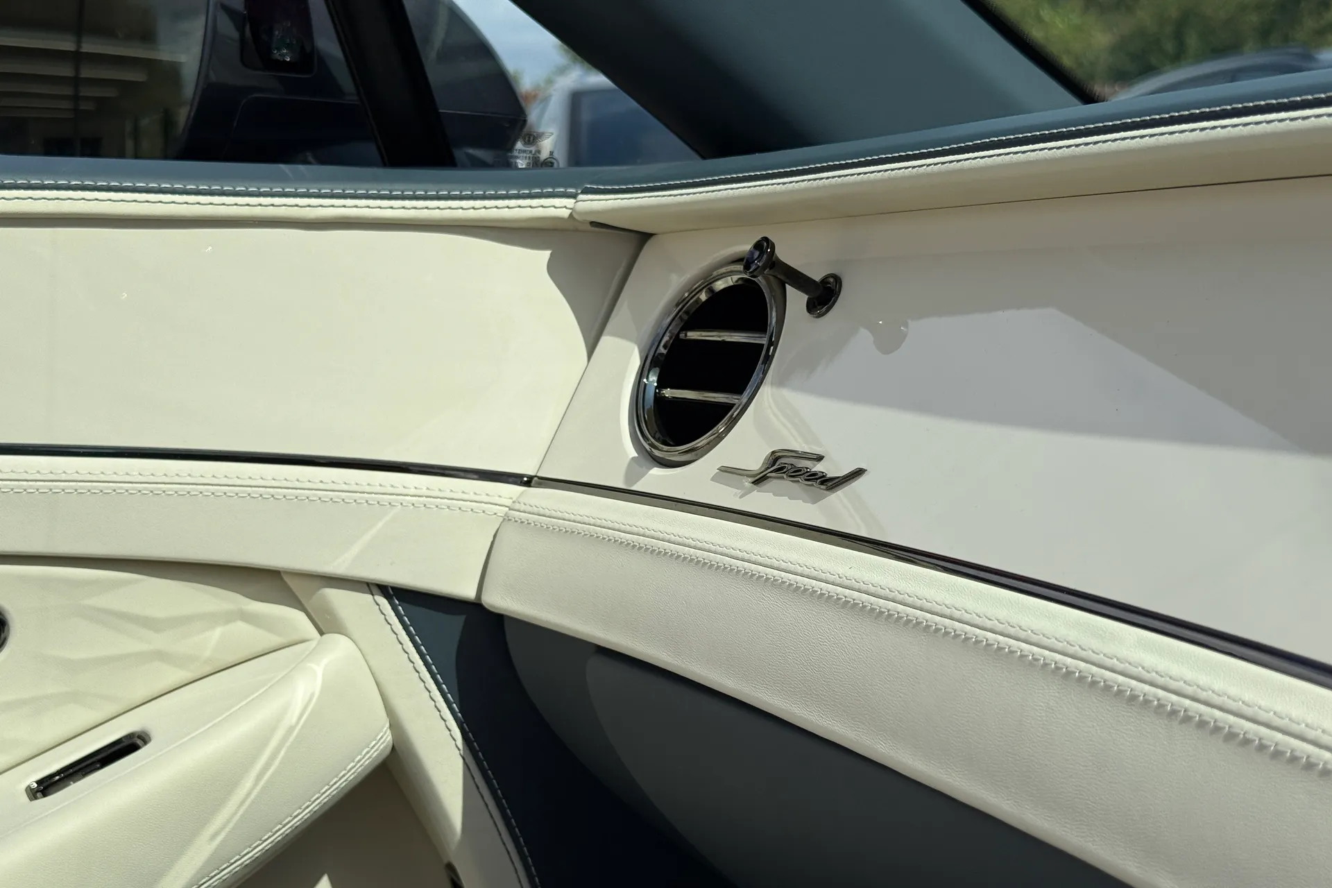 Bentley CONTINENTAL GTC thumbnail image number 16
